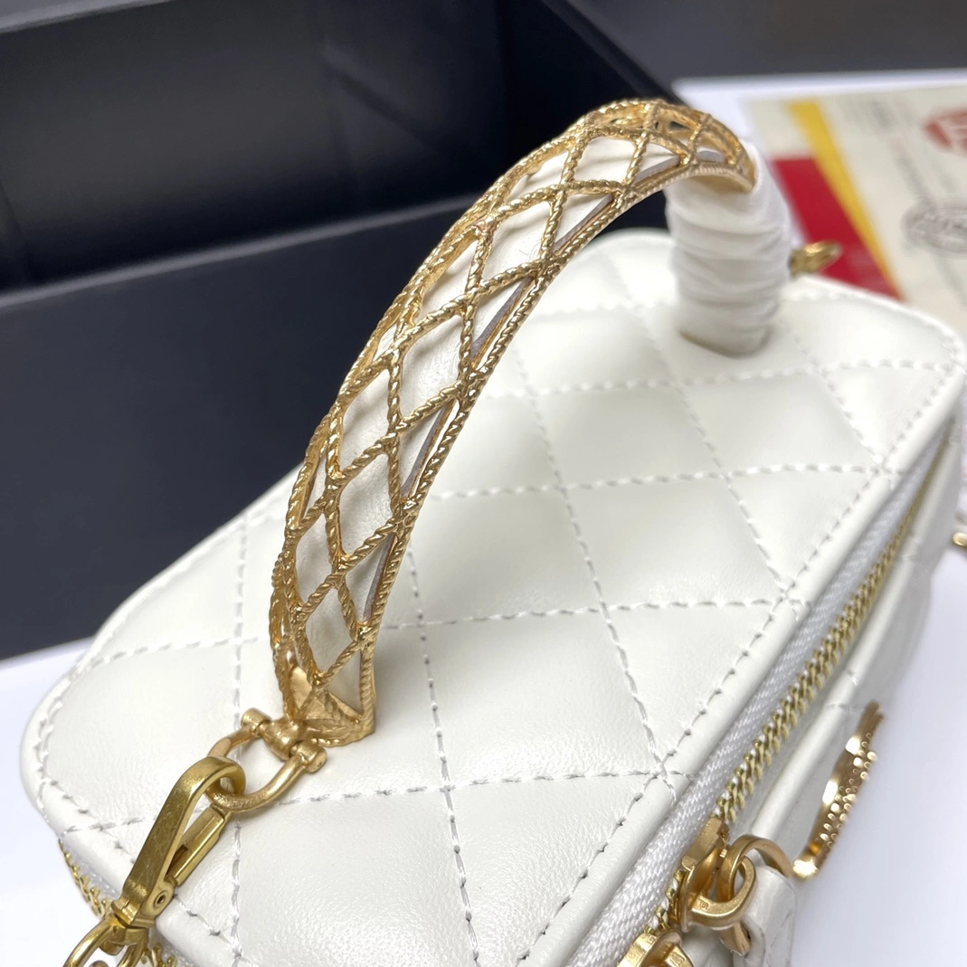 Resilient 675 Chanel AAA Quality Messenger Bags For Women - Image 4