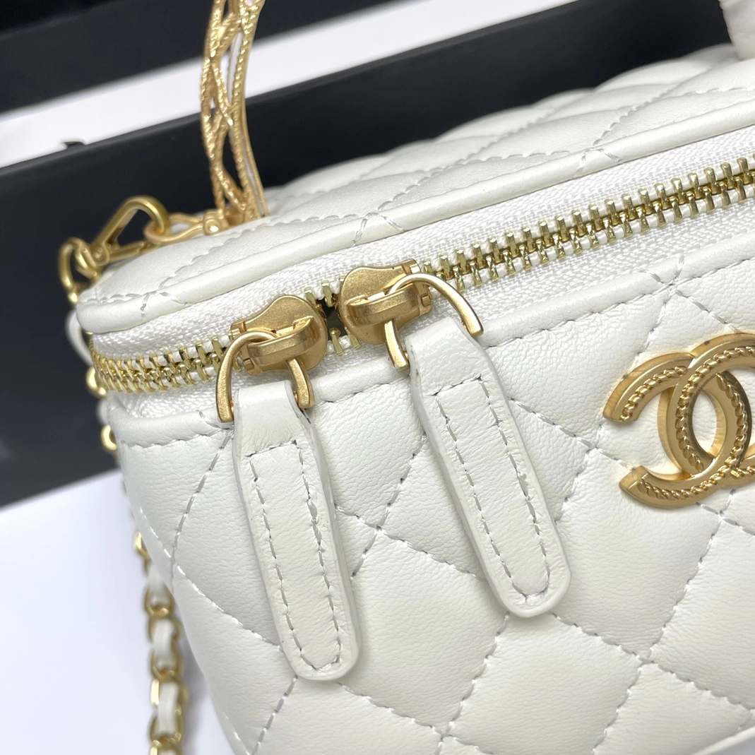 Resilient 675 Chanel AAA Quality Messenger Bags For Women - Image 6