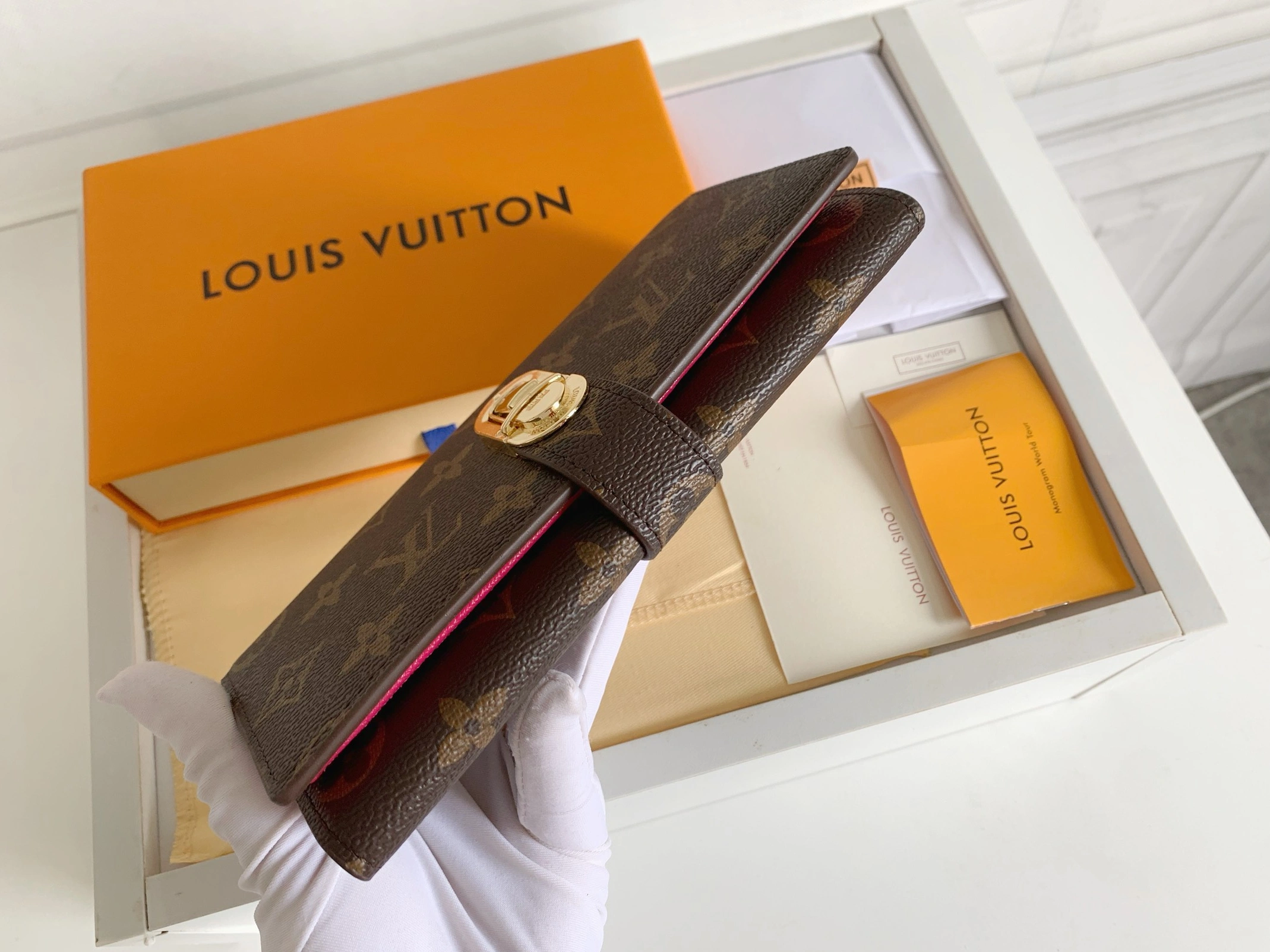 Resilient 800 Louis Vuitton LV Card Case For Women - Image 3