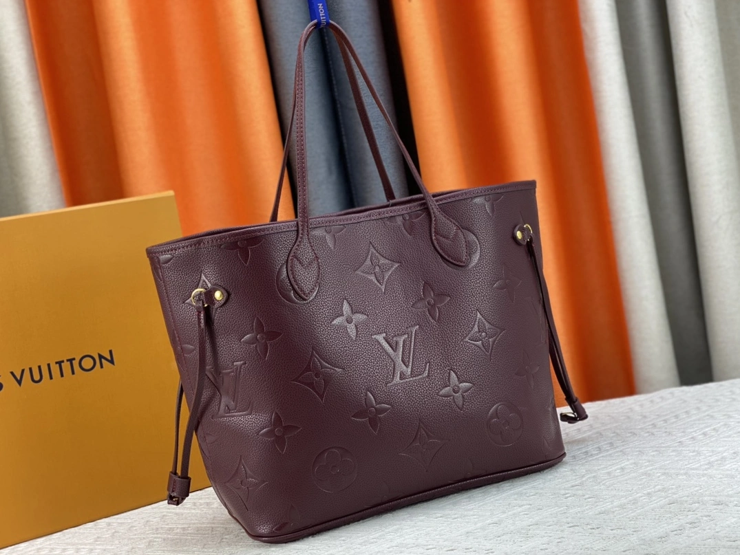 Sleek 1703 Louis Vuitton AAA Quality Shoulder Bags For Women - Image 3