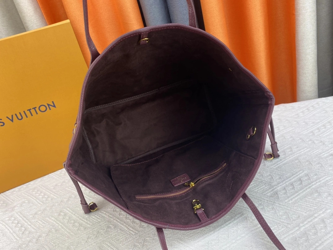 Sleek 1703 Louis Vuitton AAA Quality Shoulder Bags For Women - Image 8