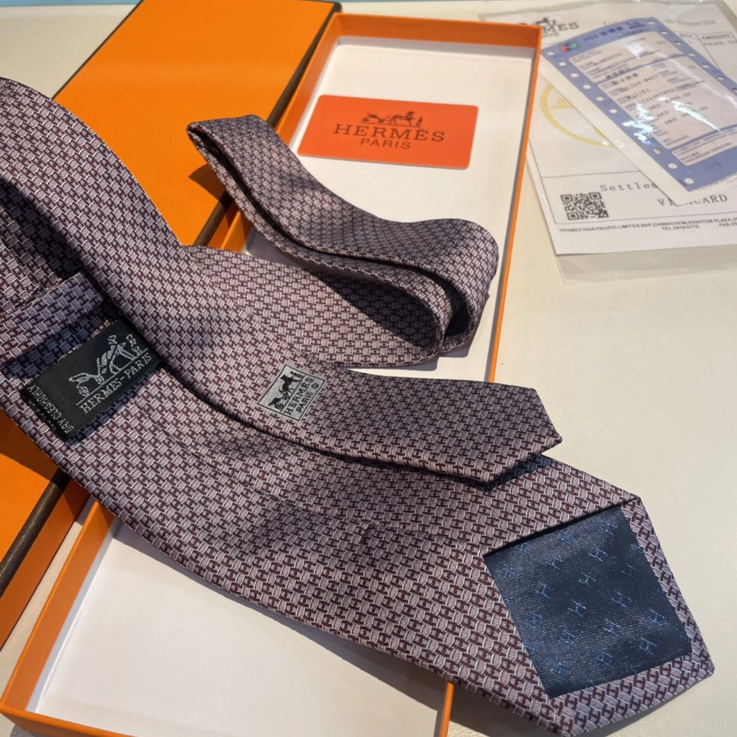 Sleek 1984 Hermes Necktie For Men - Image 5