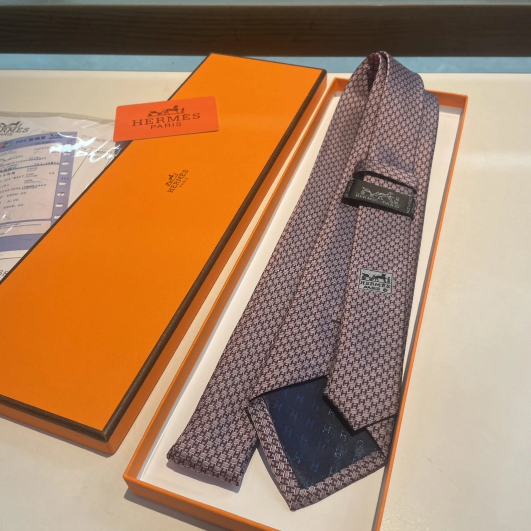 Sleek 1984 Hermes Necktie For Men - Image 7