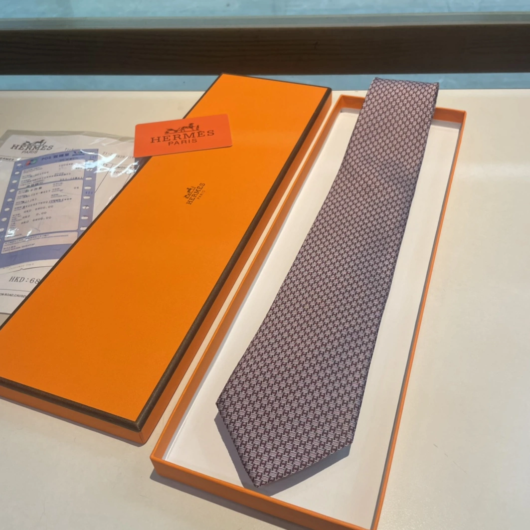 Sleek 1984 Hermes Necktie For Men - Image 8