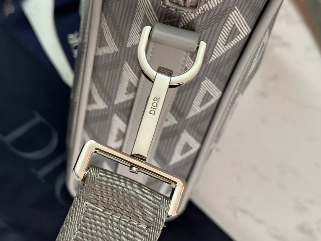 Sleek 2617 Christian Dior AAA Man Handbags - Image 4