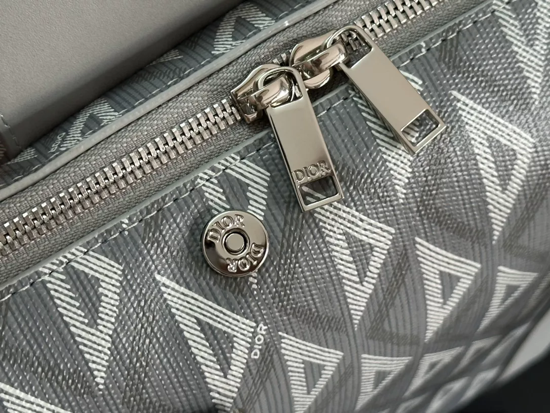 Sleek 2617 Christian Dior AAA Man Handbags - Image 7