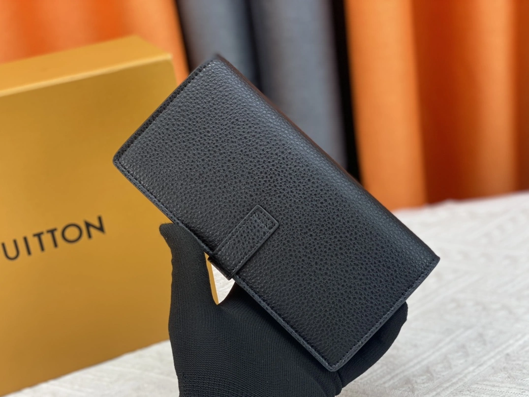 Sleek 4846 Louis Vuitton AAA Quality Wallets