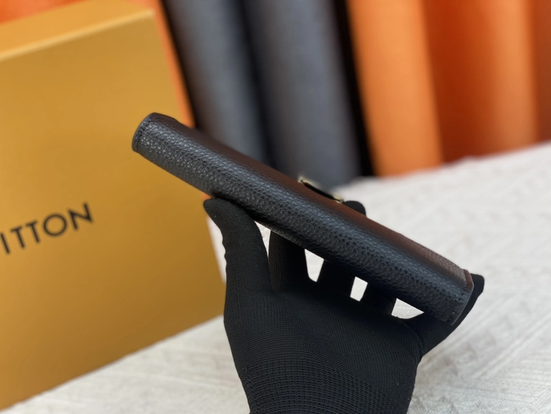 Sleek 4846 Louis Vuitton AAA Quality Wallets - Image 4