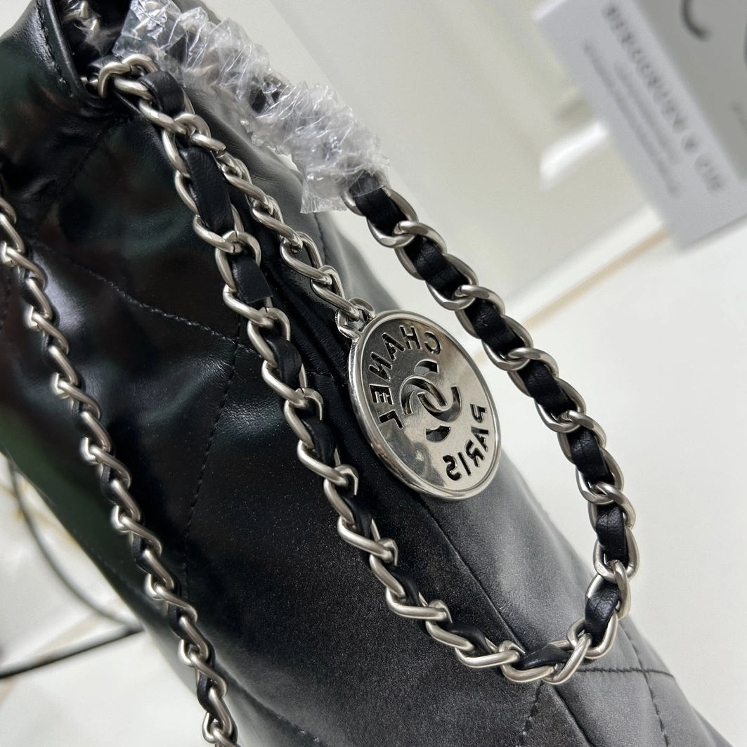 Sleek 8812 Chanel AAA Quality Messenger Bags For Women - Image 5