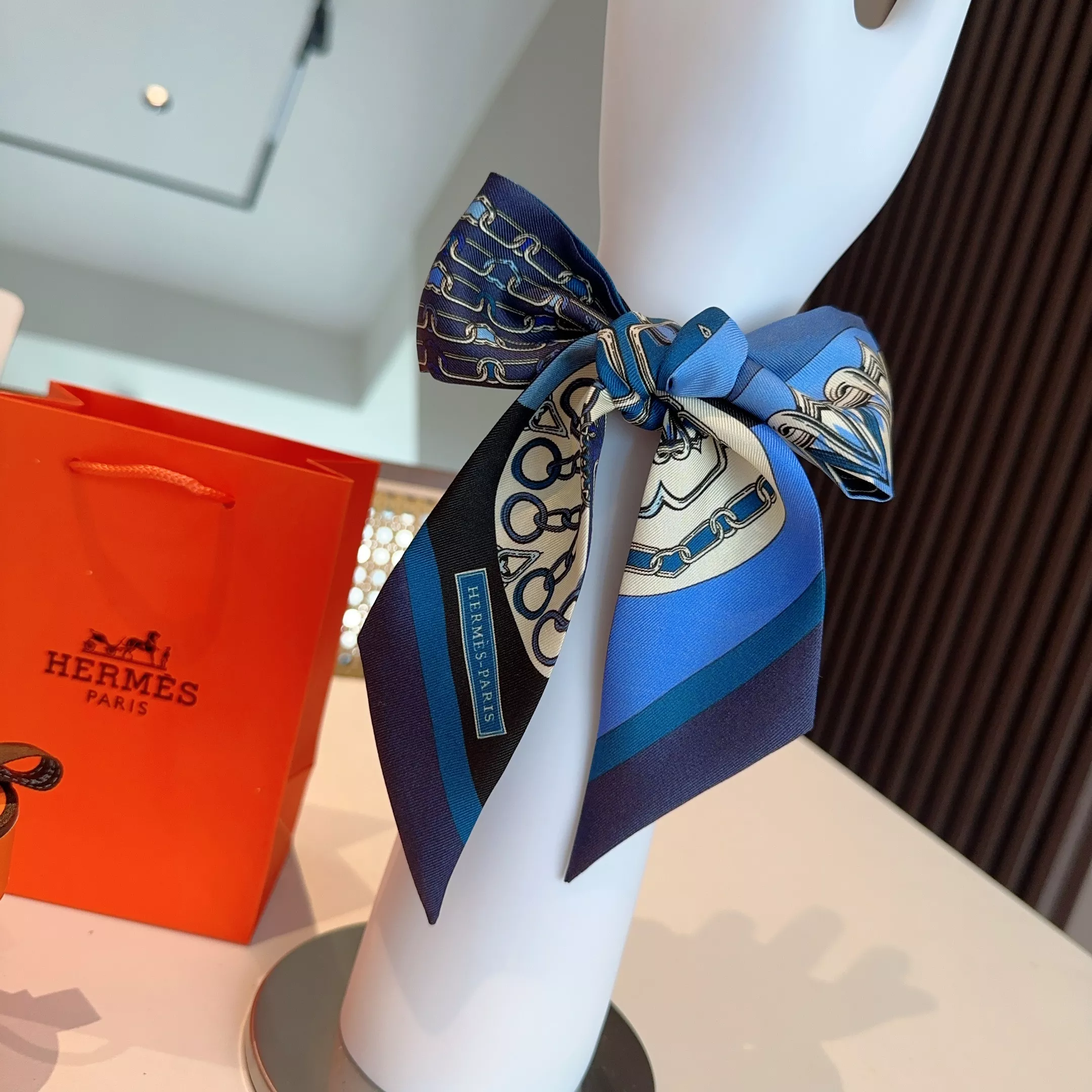 SmartChoice 7648 Hermes Silk Scarf - Image 3