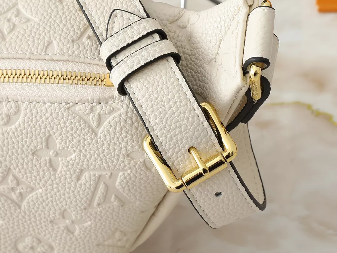 Sophisticated 3937 Louis Vuitton LV AAA Quality Belt Bags For Unisex - Image 6