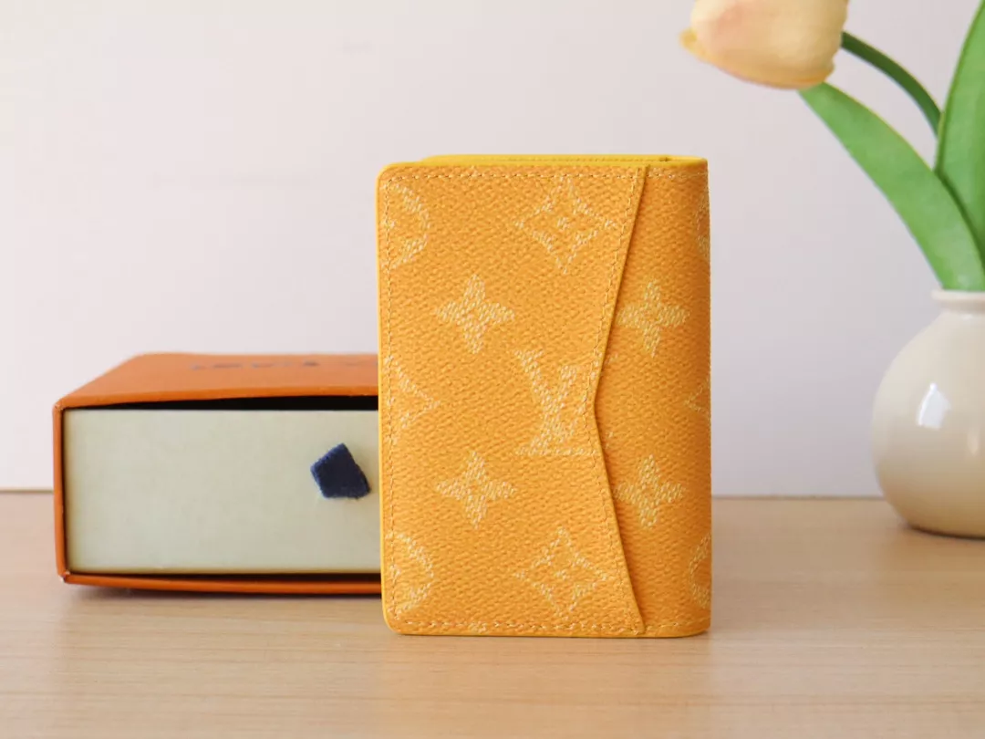 Sophisticated 9165 Louis Vuitton LV Card Case For Women