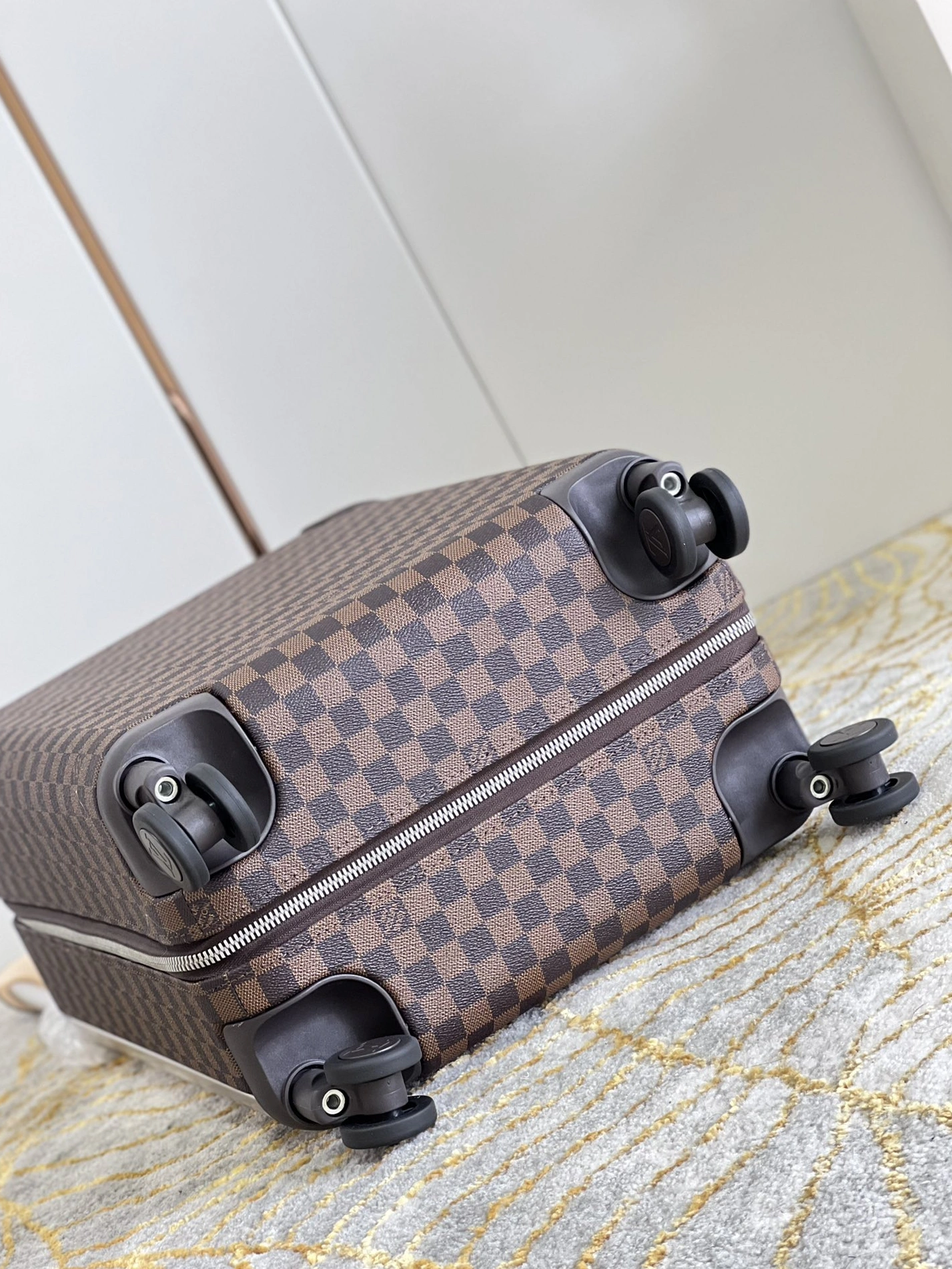 SportInspired 1704 Louis Vuitton Luggage - Image 5