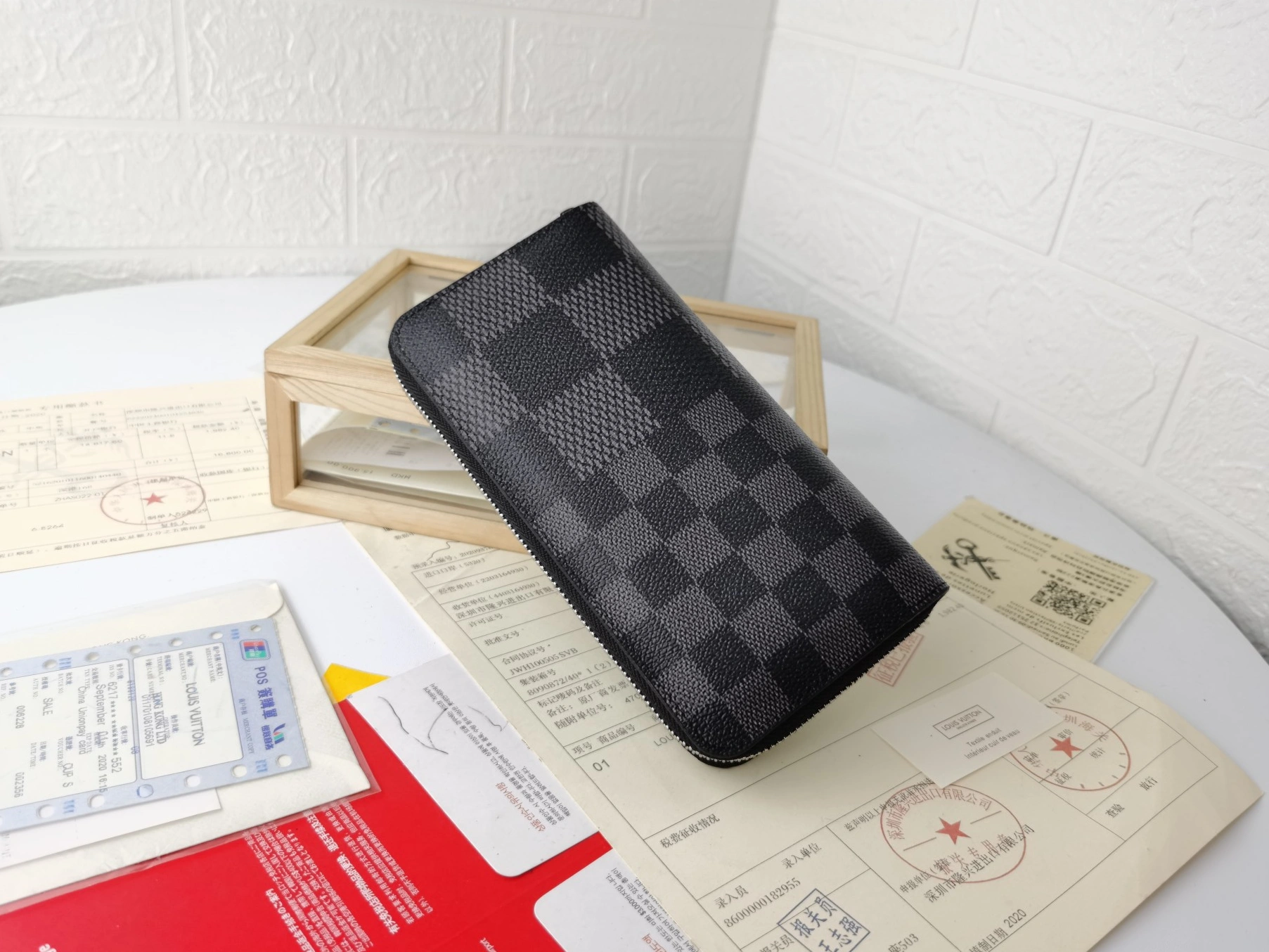 SportInspired 2287 Louis Vuitton LV Card Case For Unisex - Image 3