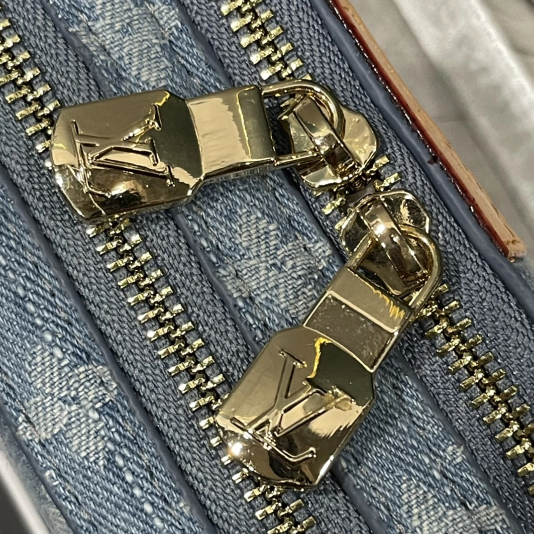 SportInspired 5768 Louis Vuitton AAA Quality Messenger Bags For Unisex - Image 6