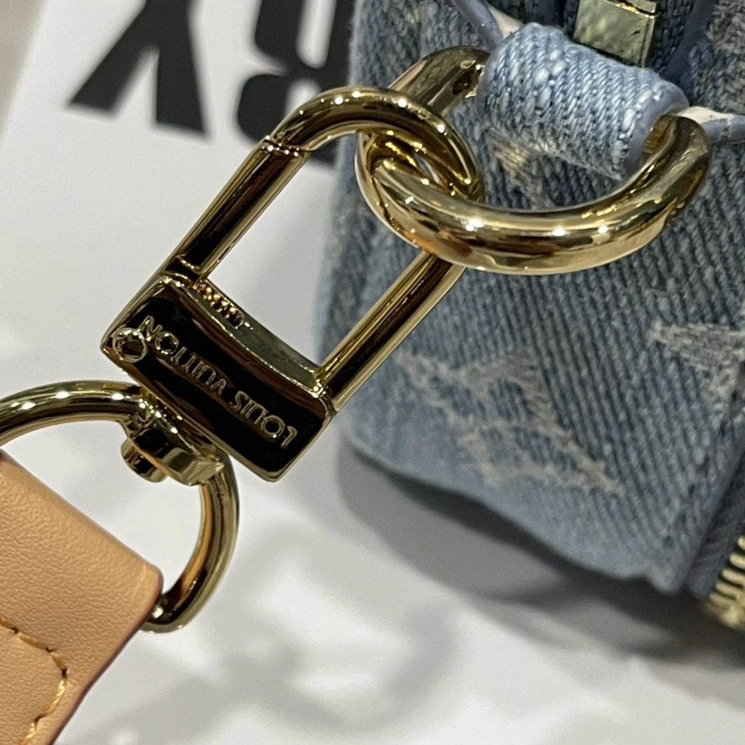 SportInspired 5768 Louis Vuitton AAA Quality Messenger Bags For Unisex - Image 7