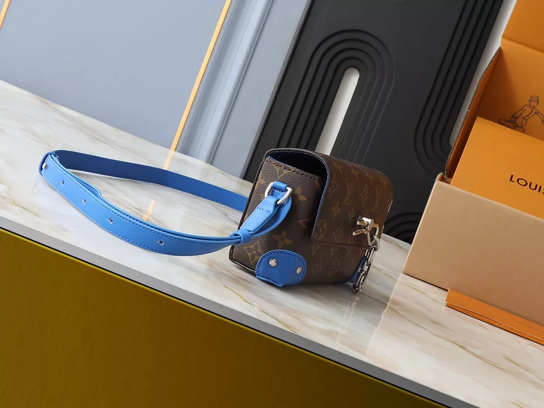 SportInspired 7404 Louis Vuitton AAA Quality Messenger Bags For Women