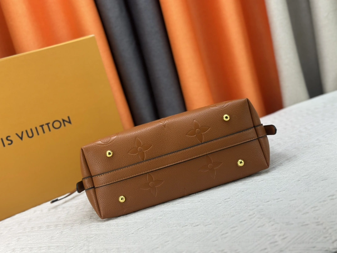 SportInspired 9550 Louis Vuitton AAA Quality Shoulder Bags For Women - Image 6