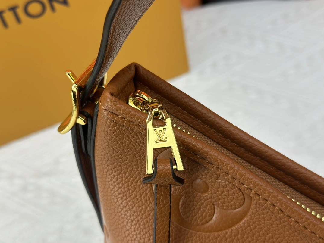 SportInspired 9550 Louis Vuitton AAA Quality Shoulder Bags For Women - Image 7