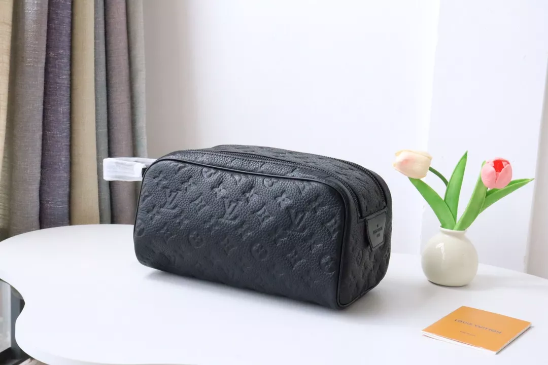 StreetReady 5020 Louis Vuitton AAA Quality Handbags