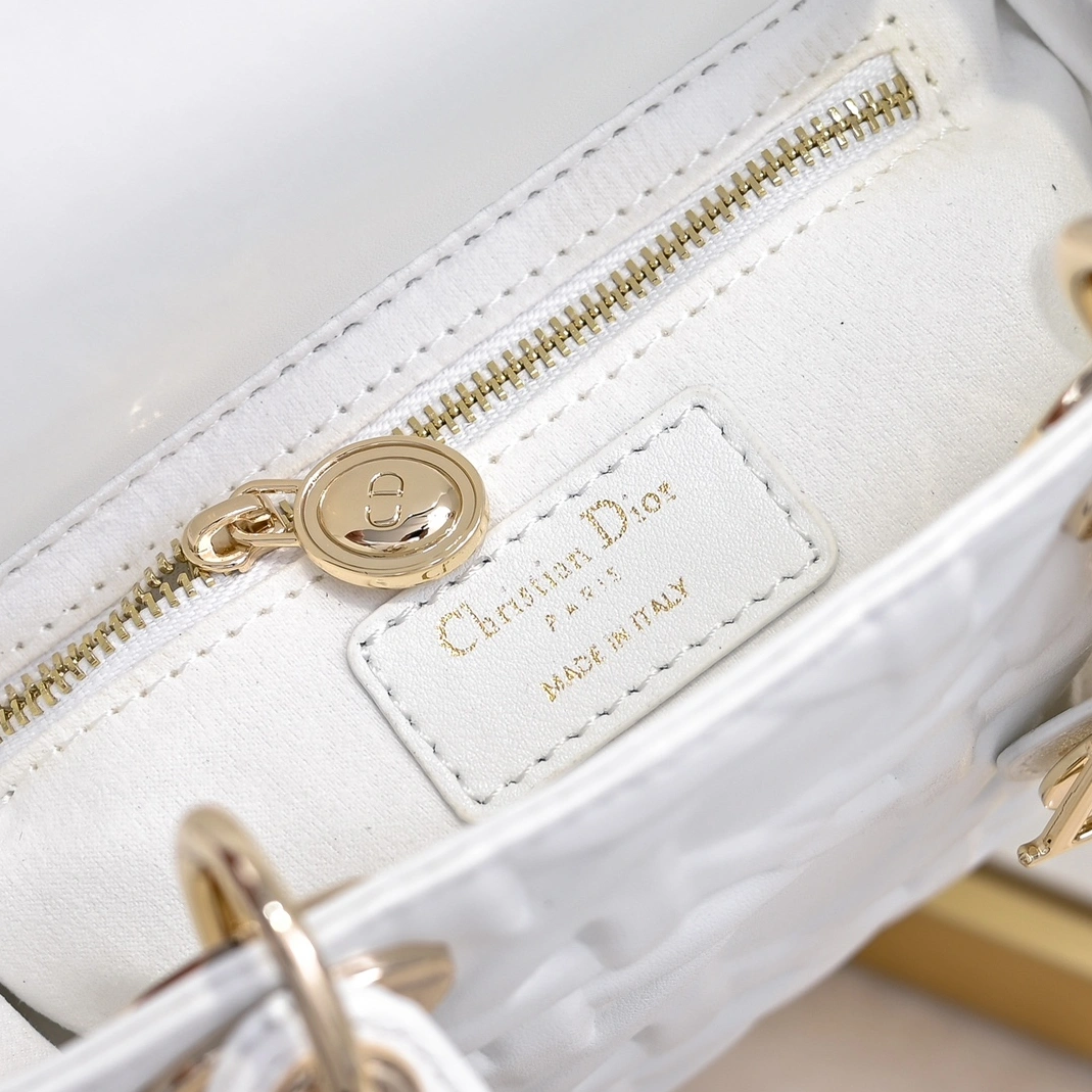 StreetReady 6895 Christian Dior AAA Quality Handbags For Women - Image 8