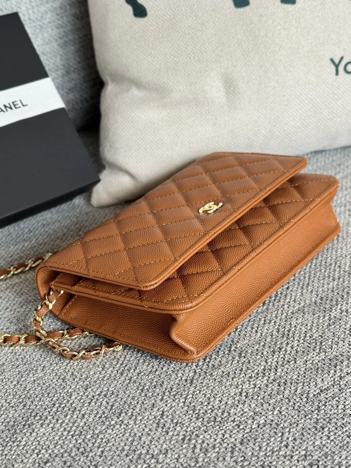 Stylish 1860 Chanel AAA Quality Messenger Bags In Gold For Women - Image 3