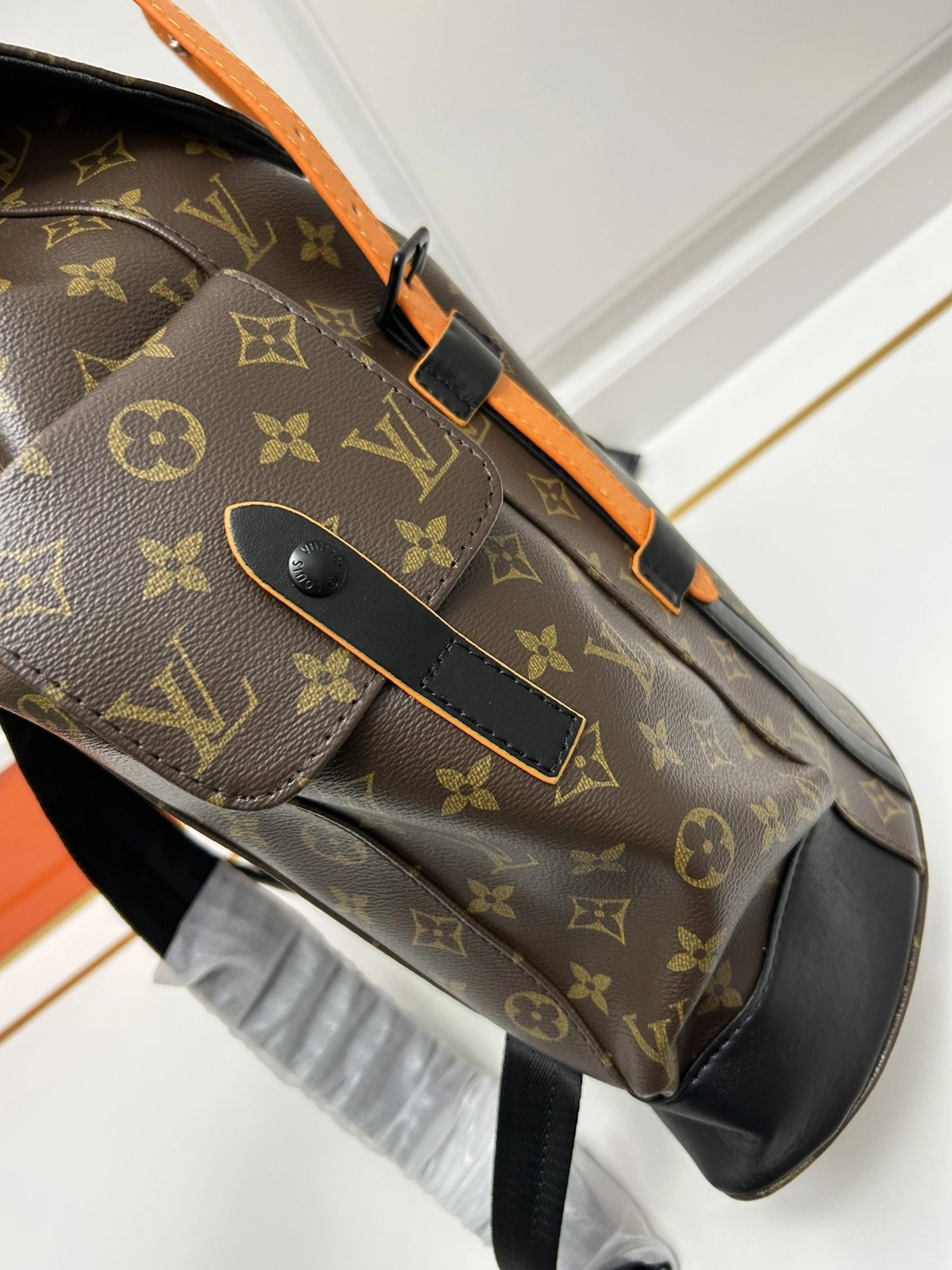 Stylish 2864 Louis Vuitton AAA Quality Backpacks For Unisex - Image 6