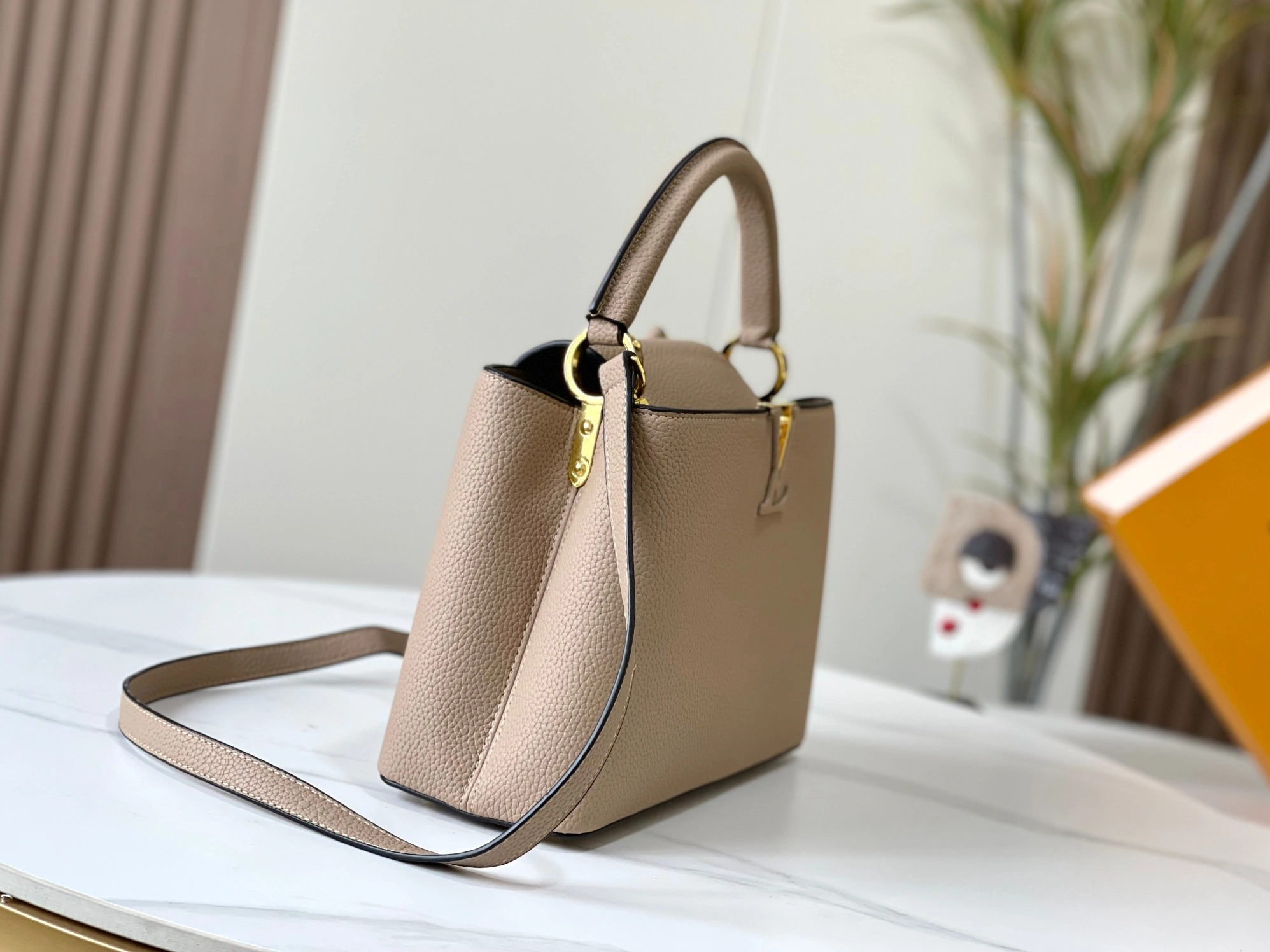 Stylish 7965 Louis Vuitton AAA Quality Messenger Bags For Women