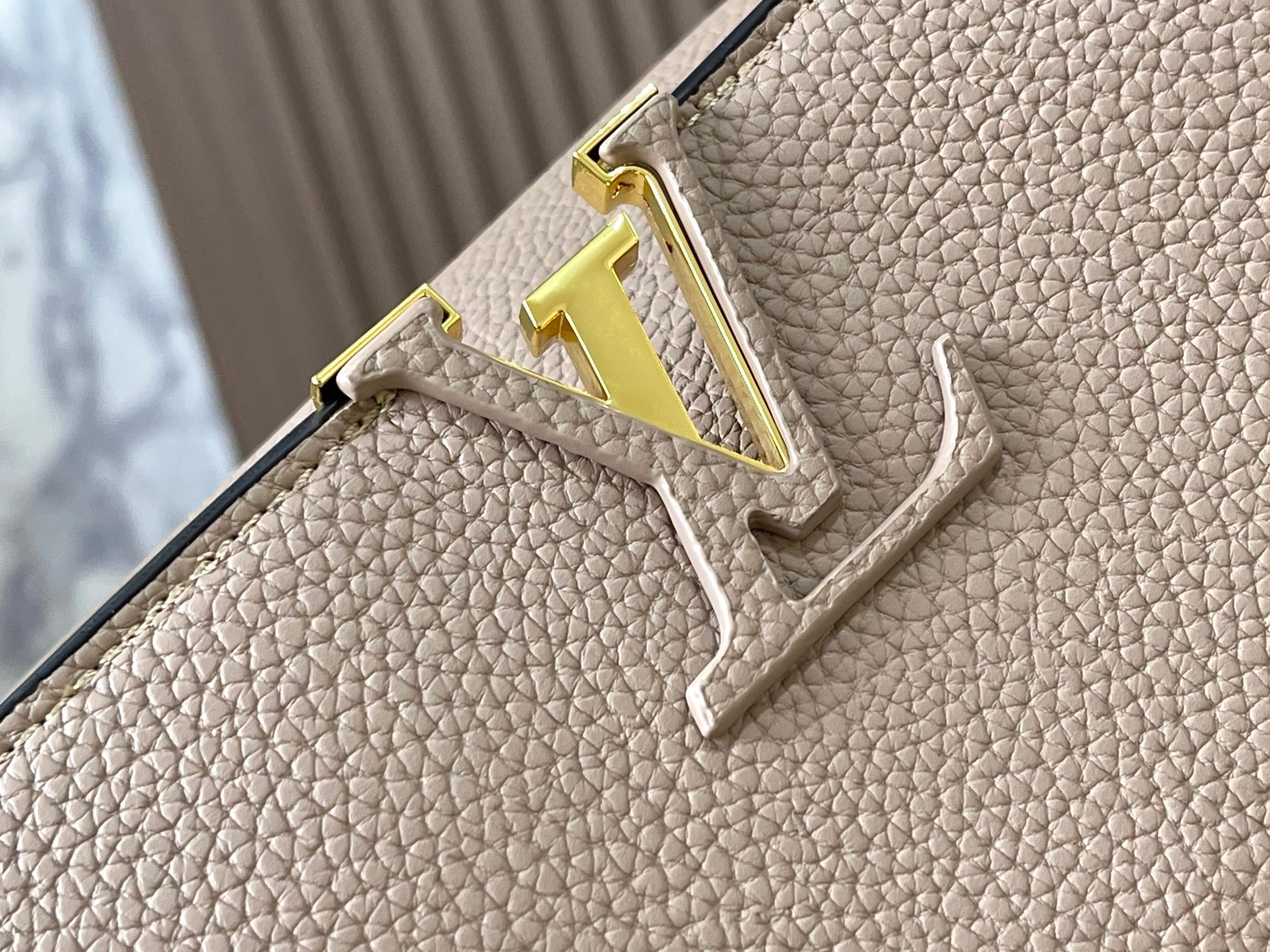 Stylish 7965 Louis Vuitton AAA Quality Messenger Bags For Women - Image 5