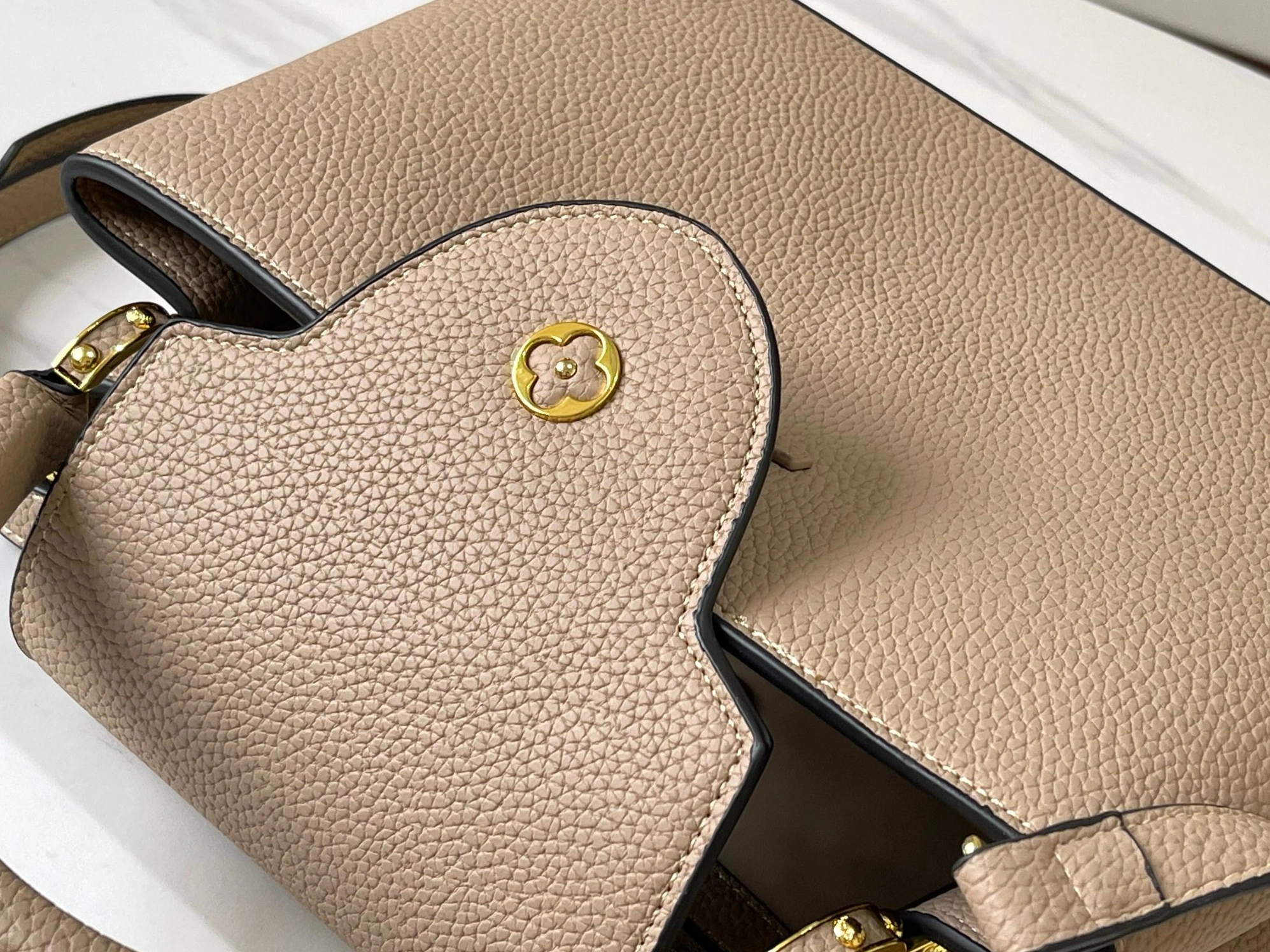 Stylish 7965 Louis Vuitton AAA Quality Messenger Bags For Women - Image 7