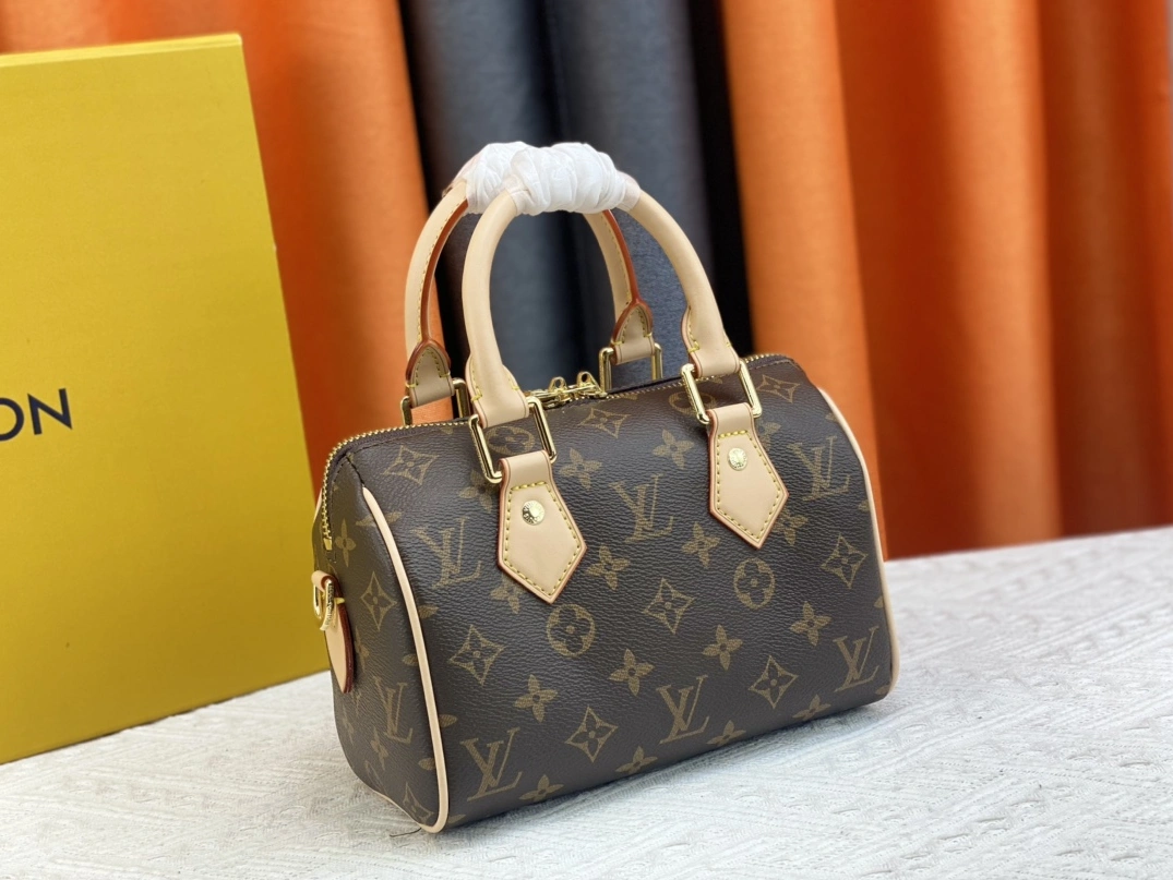 Stylish 8826 Louis Vuitton AAA Quality Handbags For Women