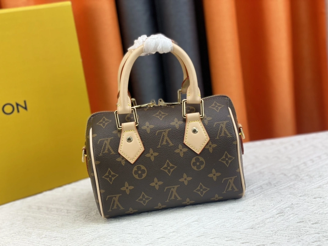 Stylish 8826 Louis Vuitton AAA Quality Handbags For Women - Image 5