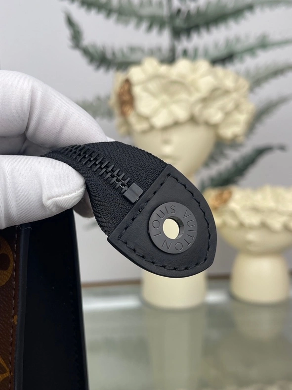 Stylish 9733 Louis Vuitton AAA Quality Wallets For Unisex - Image 4