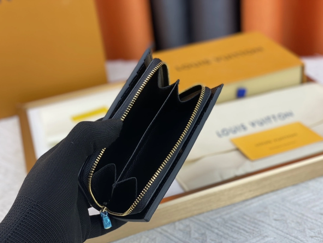 Timeless 2099 Louis Vuitton AAA Quality Wallets - Image 7