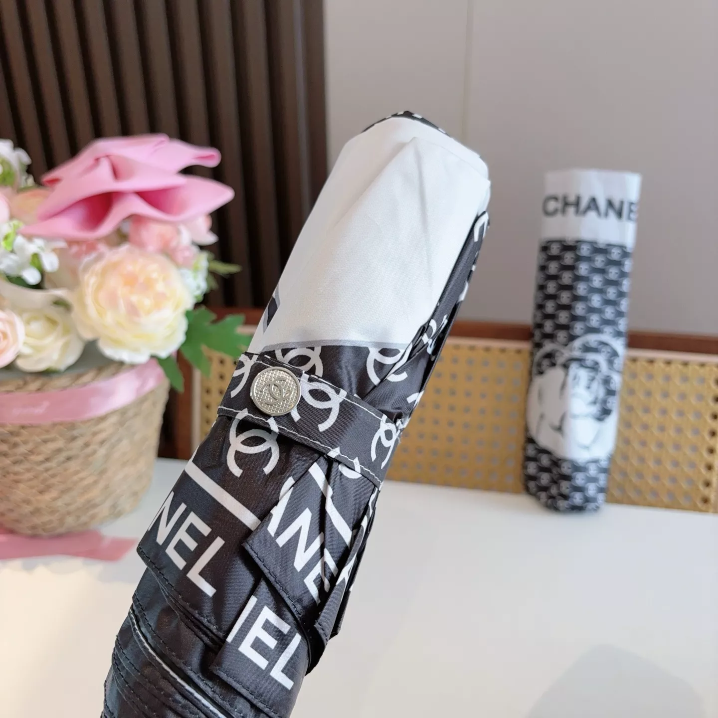 Timeless 5720 Chanel Umbrellas - Image 5