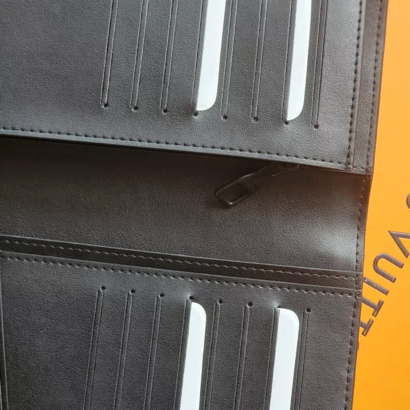 Timeless 905 Louis Vuitton AAA Quality Wallets For Men - Image 6