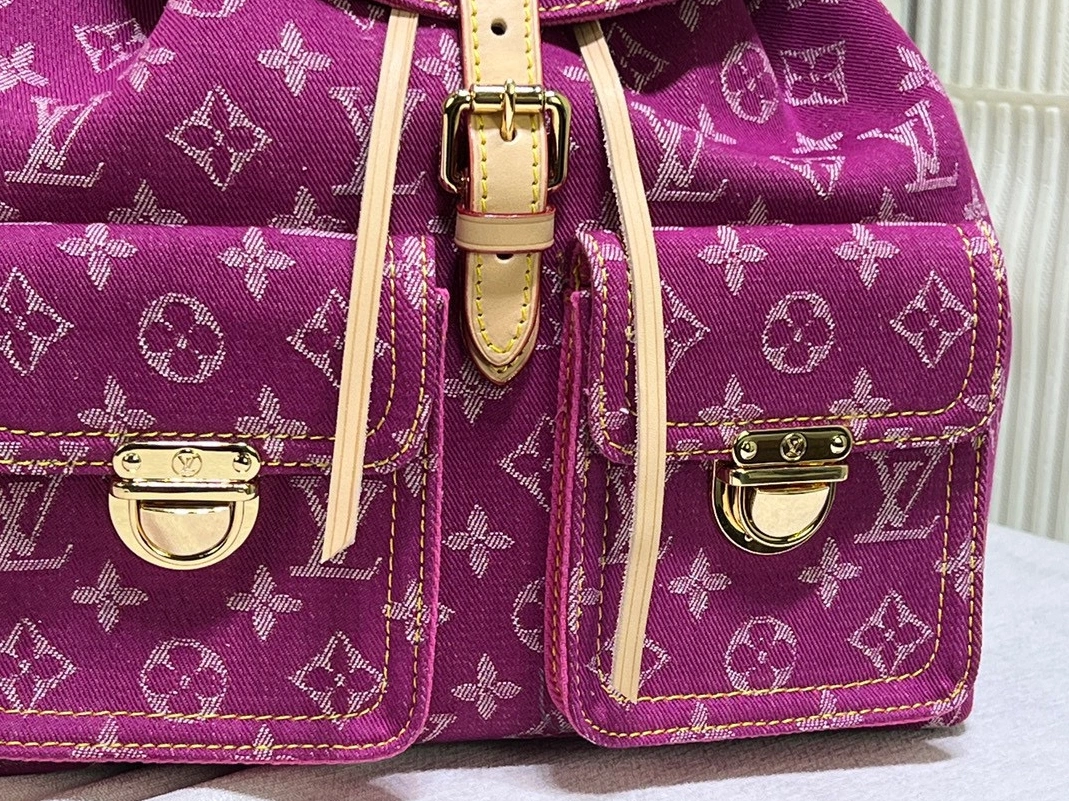 Trendy 8284 Louis Vuitton AAA Quality Backpacks For Women - Image 4