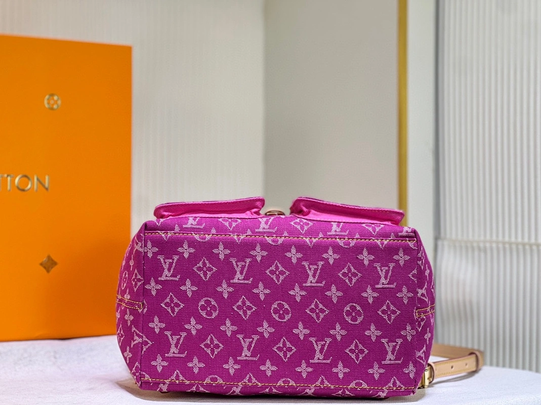 Trendy 8284 Louis Vuitton AAA Quality Backpacks For Women - Image 6