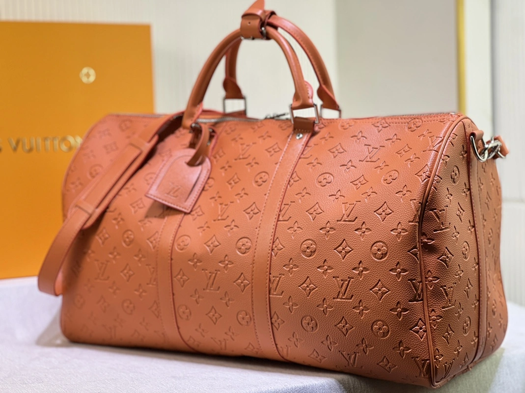 Unique 2663 Louis Vuitton Travel Bags - Image 3