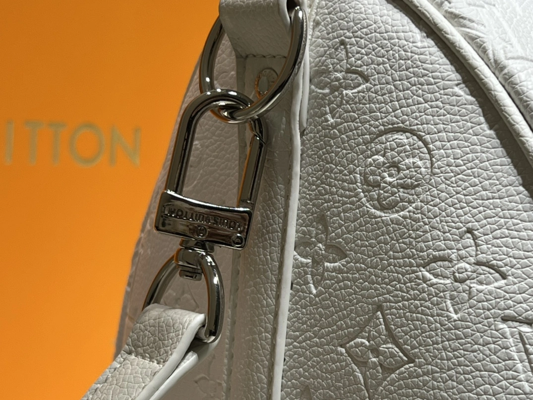 Unique 5030 Louis Vuitton Travel Bags - Image 6