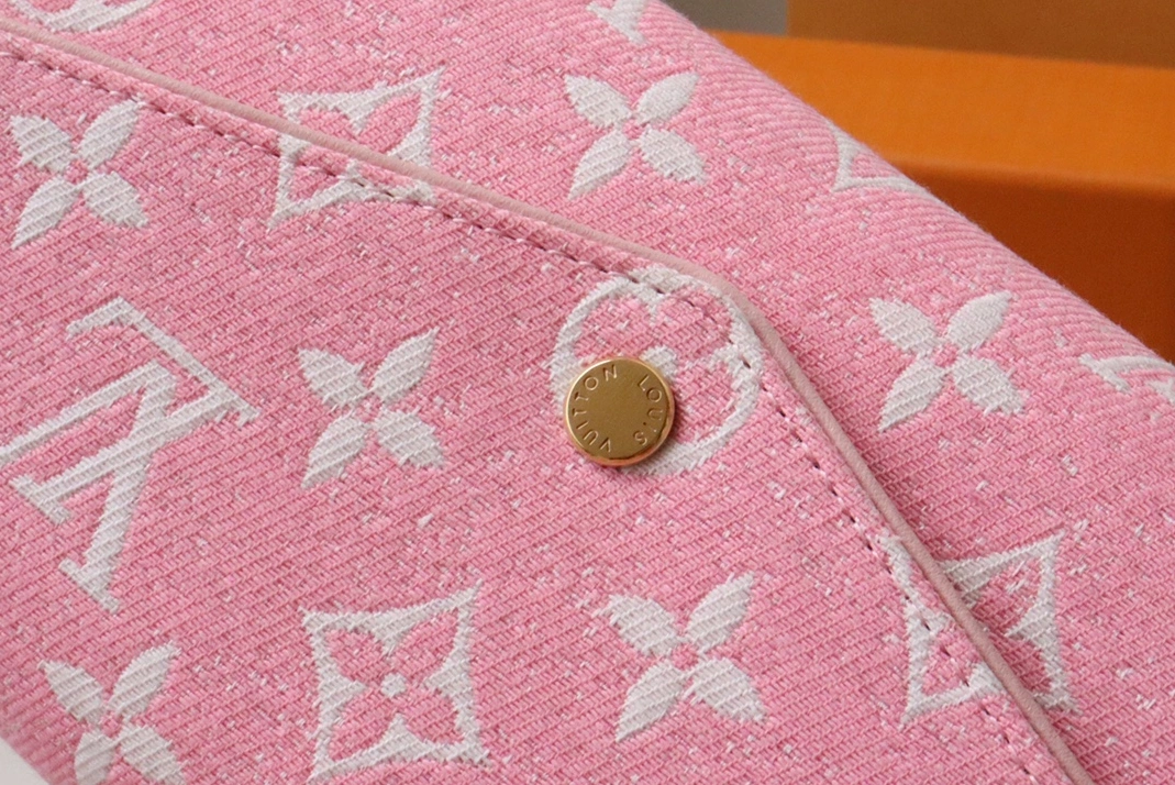 UrbanStyle 8959 Louis Vuitton AAA Quality Wallets - Image 3