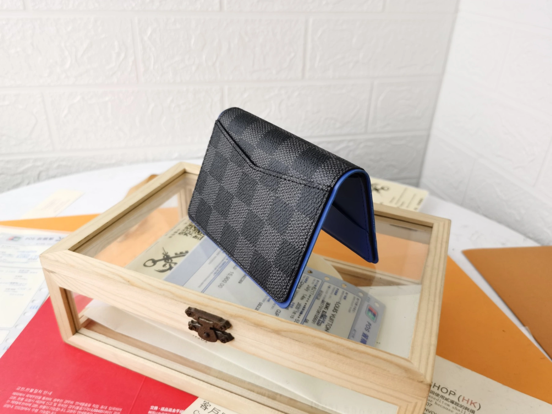 Vibrant 1713 Louis Vuitton LV Card Case For Unisex - Image 4