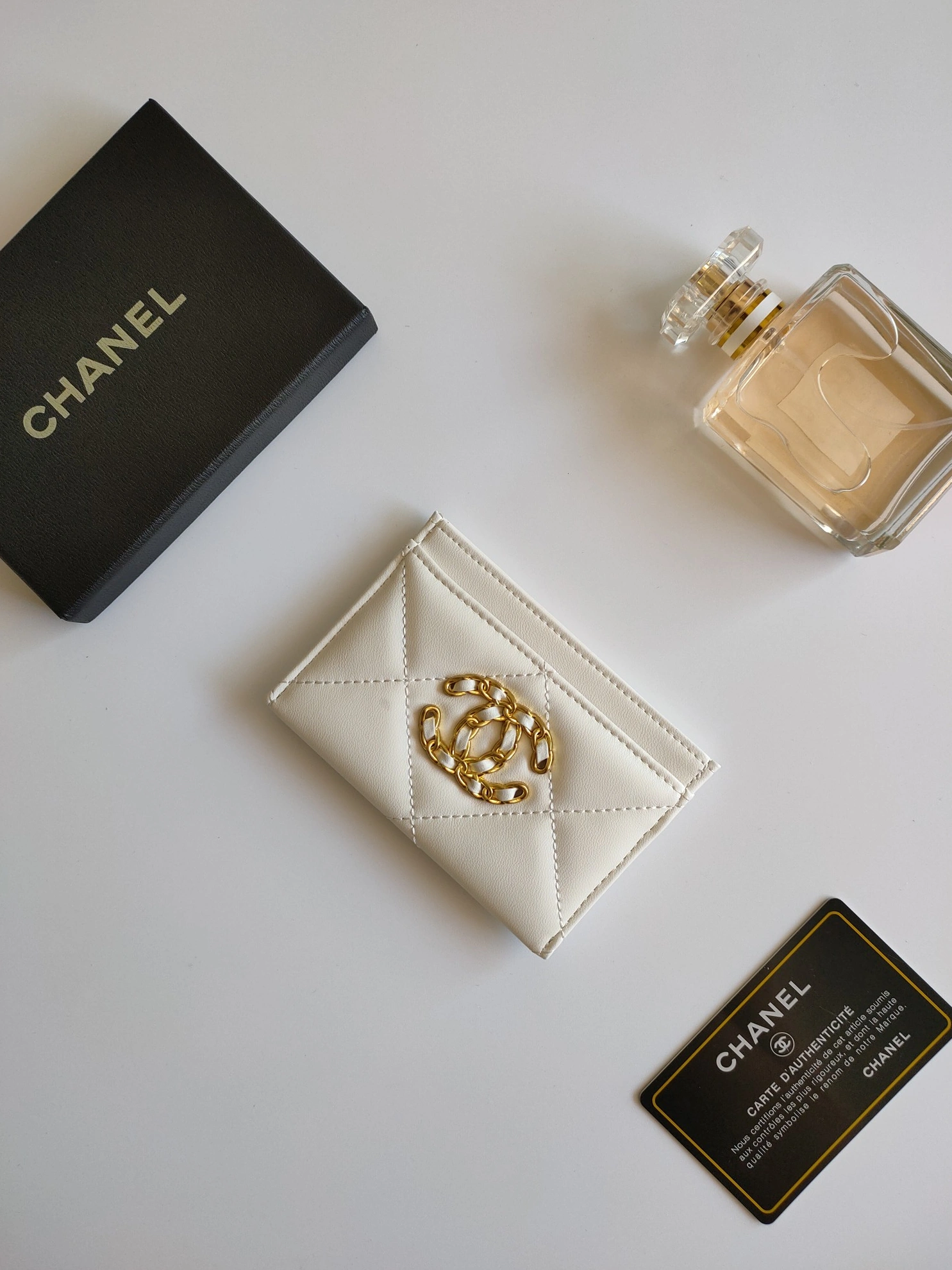 Vibrant 3859 Chanel Card Case - Image 3