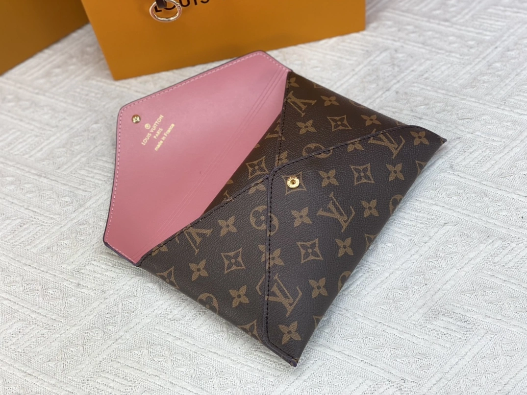 WellDesigned 3642 Louis Vuitton AAA Quality Wallets For Women - Image 5