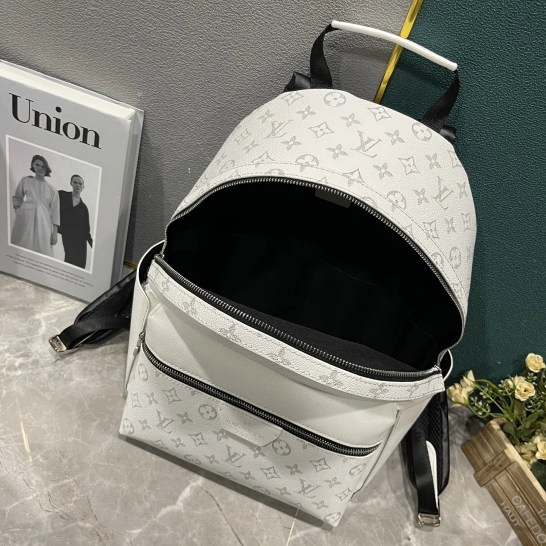 WellDesigned 5633 Louis Vuitton AAA Quality Backpacks For Unisex - Image 8