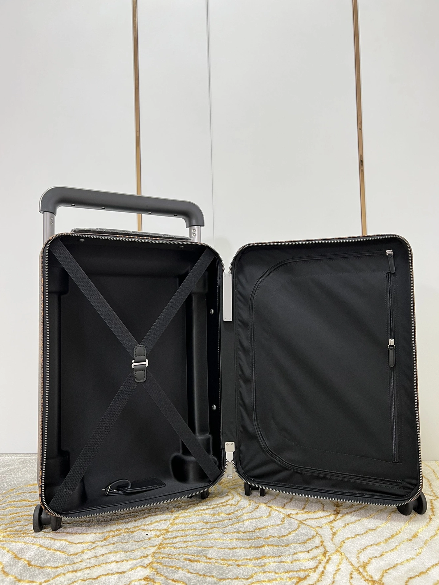 WellDesigned 7097 Louis Vuitton Luggage - Image 7