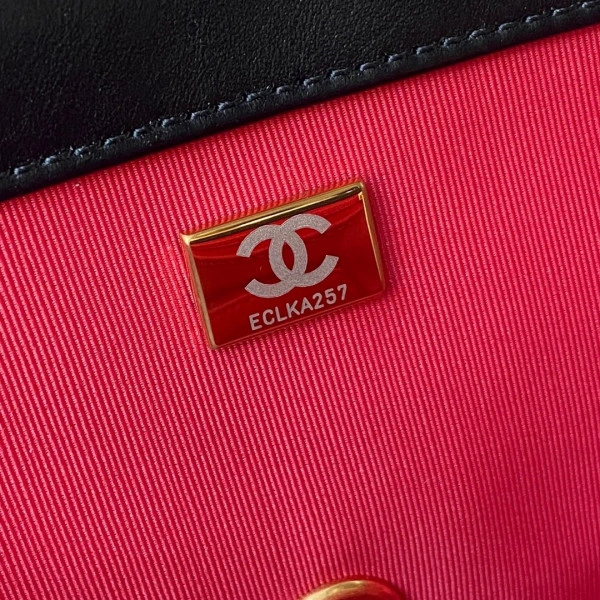 WellDesigned CHANEL FLAP BAG 522 - Image 10