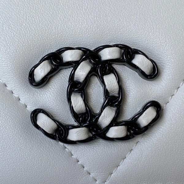 NewStyle CHANEL19 WALLET ON CHAIN 1326 - Image 4