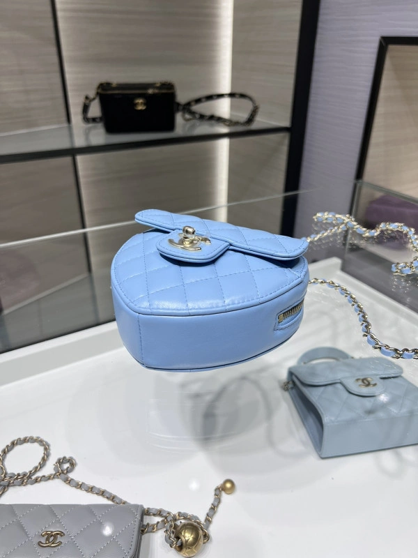 Trendy CHANEL HEART CHANELUTCH WITH CHAIN 1778 - Image 3