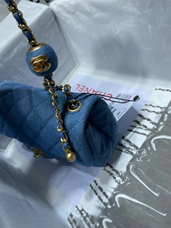 CHANEL FLAP BAG Fashionable 538 - Image 4